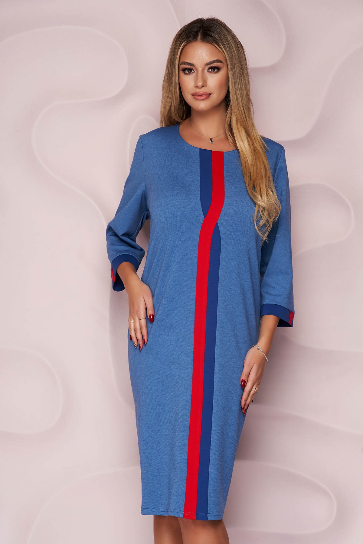 Rochie Lady Pandora albastra office cu un croi drept din material subtire si elastic si slit la spate