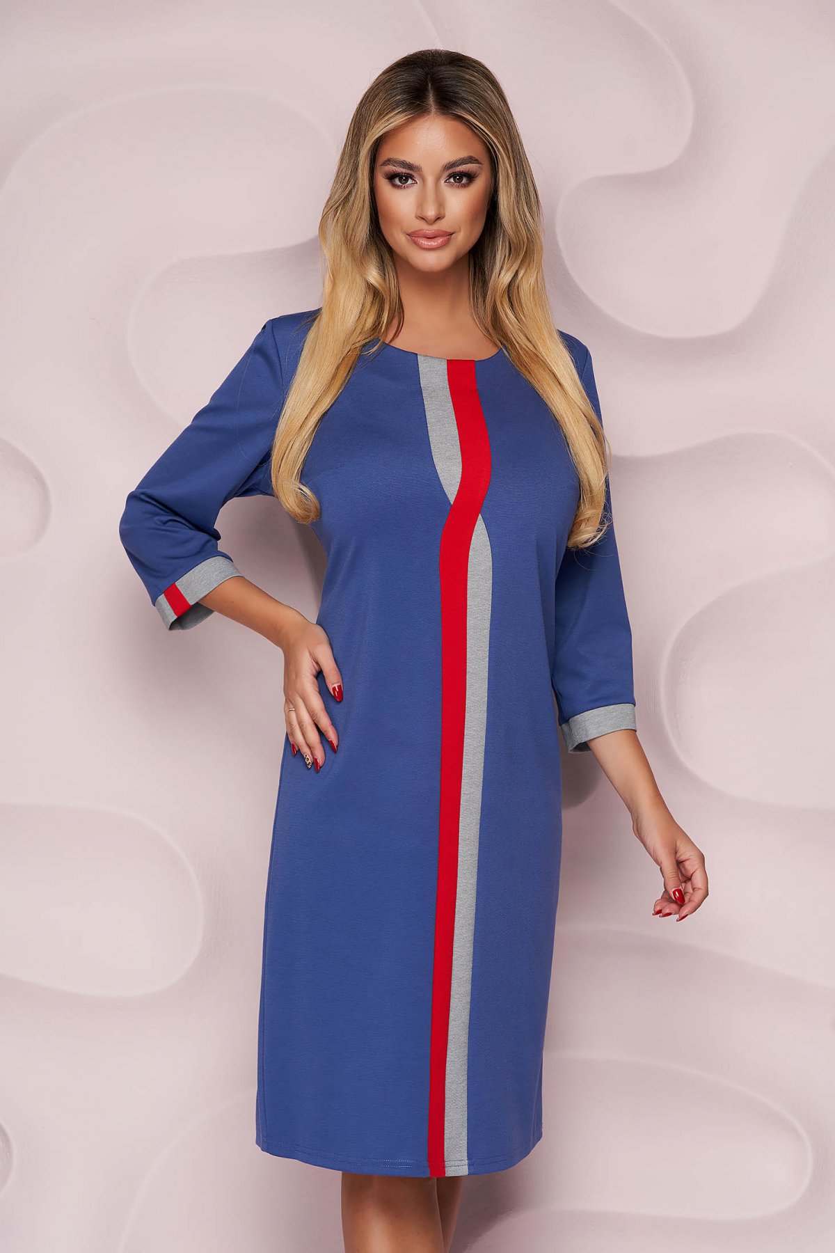 Rochie Lady Pandora albastru-inchis office cu un croi drept din material subtire si elastic si slit la spate