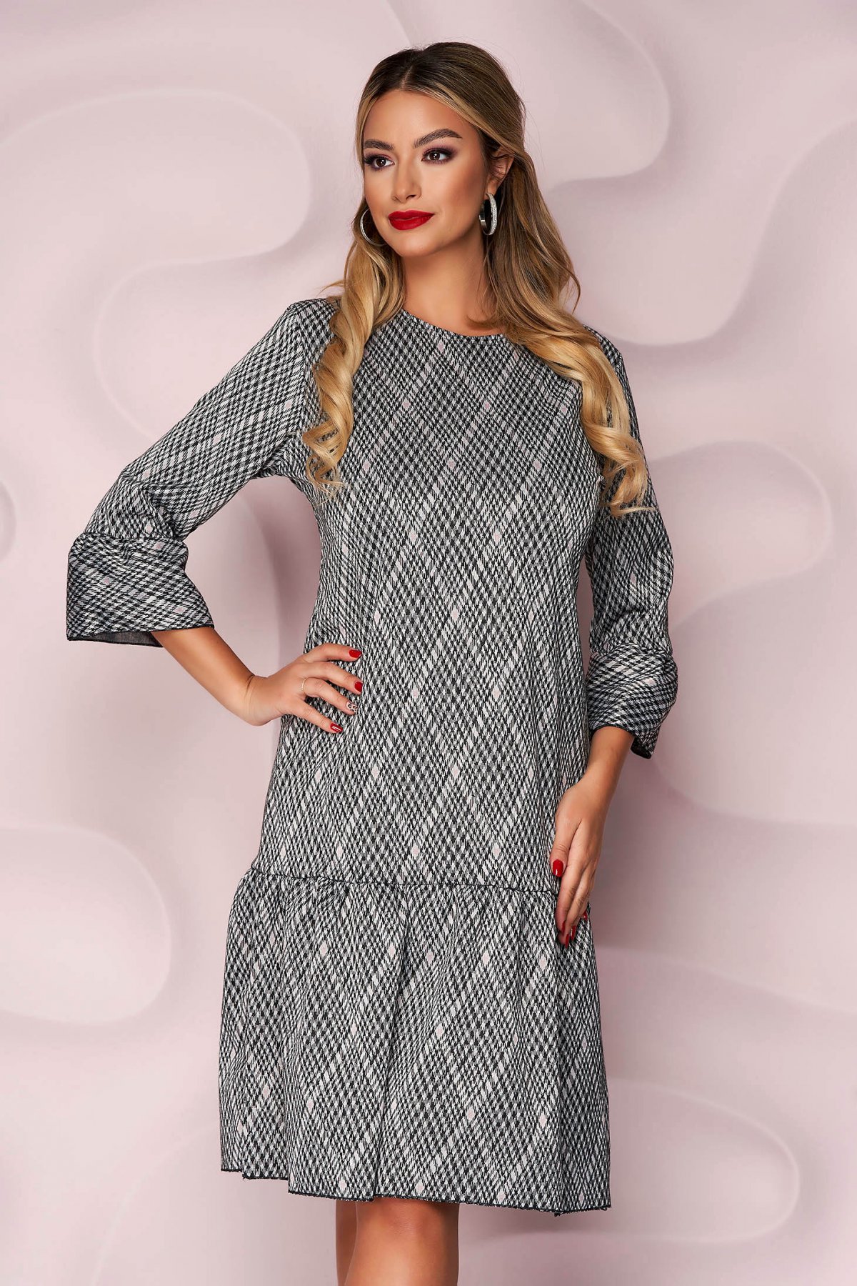 Rochie Lady Pandora office midi cu un croi drept din material subtire si elastic si volanase la terminatie