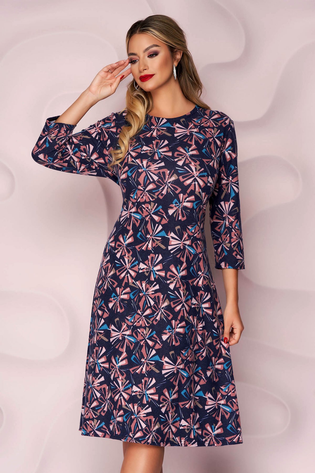 Rochie office bleumarin tricotata subtire si elastica cu croi larg si imprimeu grafic Lady Pandora