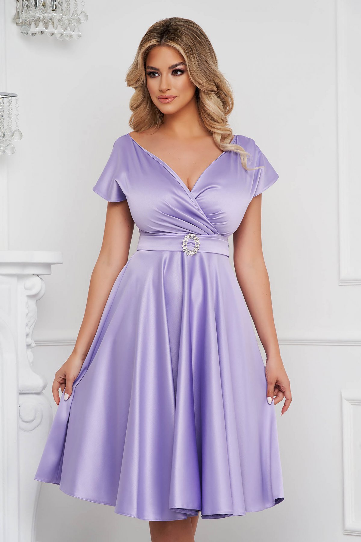 Rochie de nunta midi lila eleganta cu decolteu petrecut si cristale in talie PrettyGirl