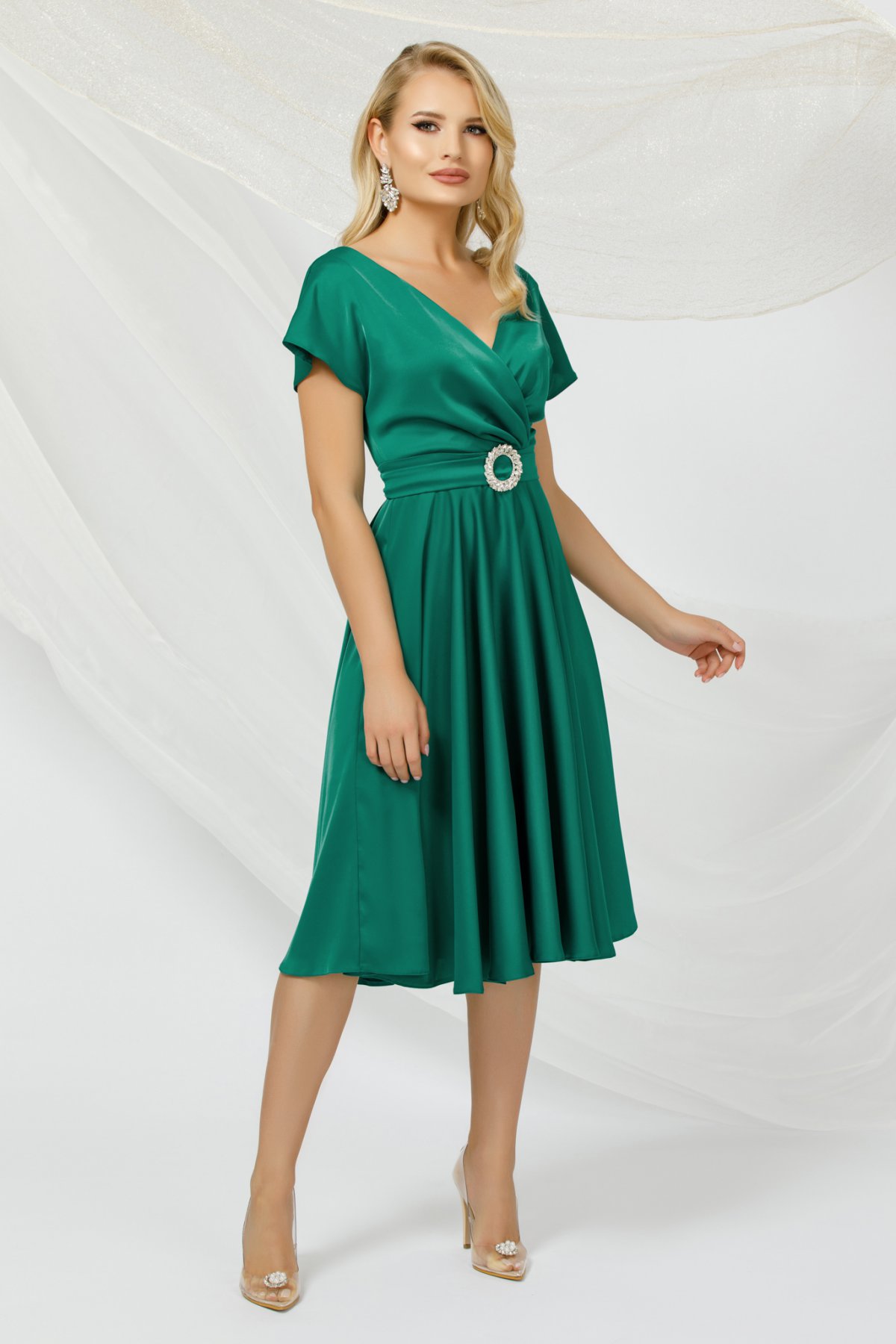 Rochie verde din satin cu un cordon care se leaga la spate PrettyGirl