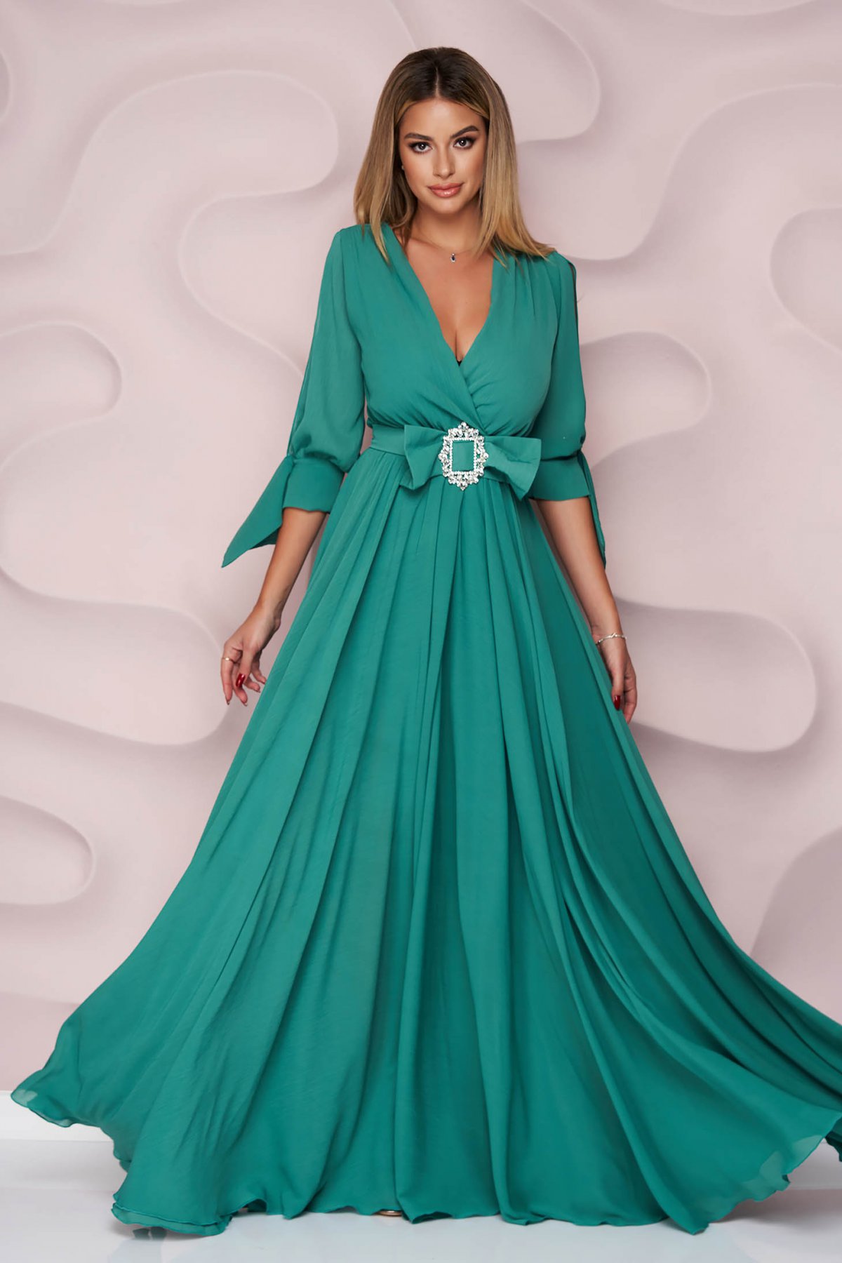 Rochie eleganta lunga verde de seara din voal cu maneci decupate si catarama cu cristale PrettyGirl