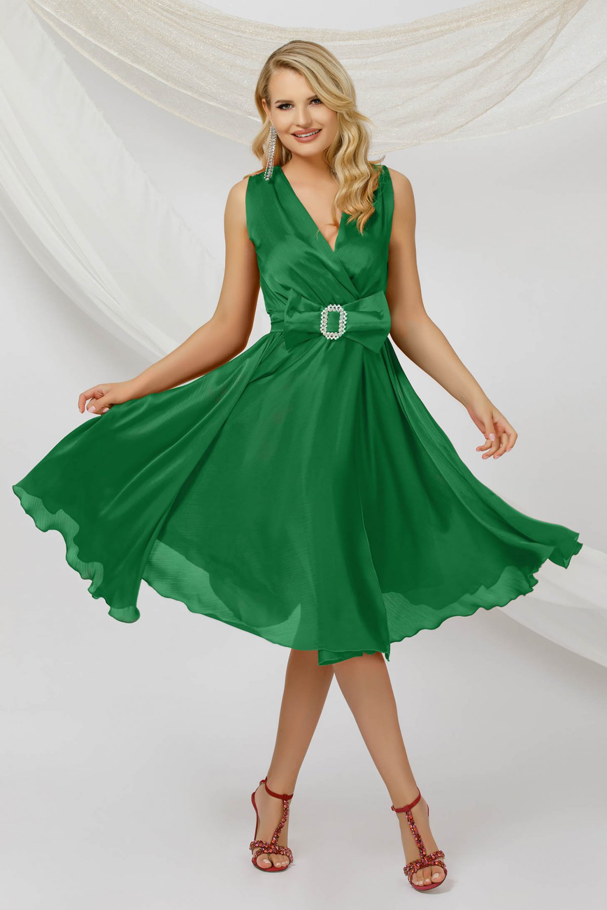 Rochie PrettyGirl verde midi de ocazie in clos din voal fara maneci cu cordon detasabil