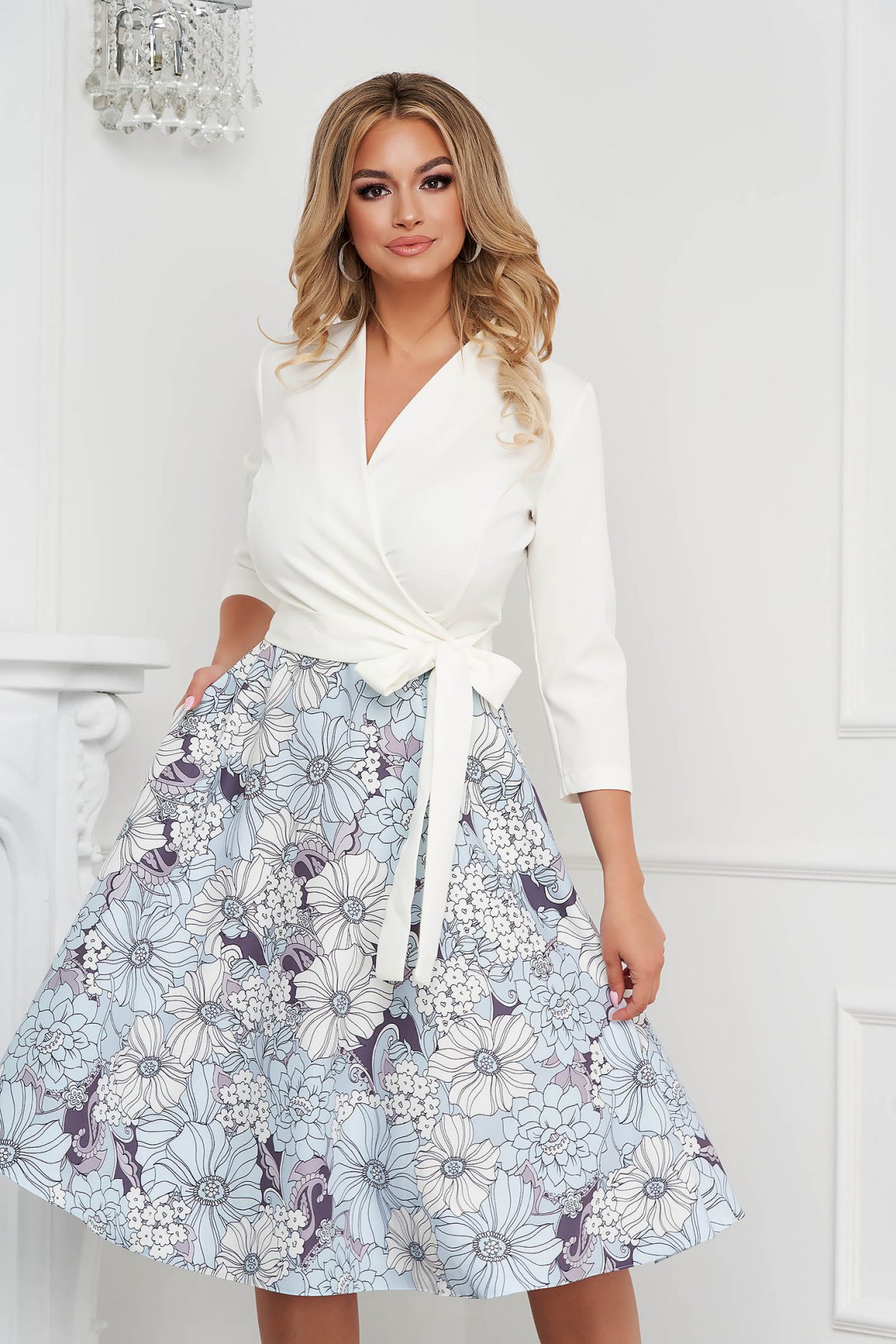 Rochie de ocazie alba cu imprimeu floral prevazuta cu un decolteu in V petrecut StarShinerS