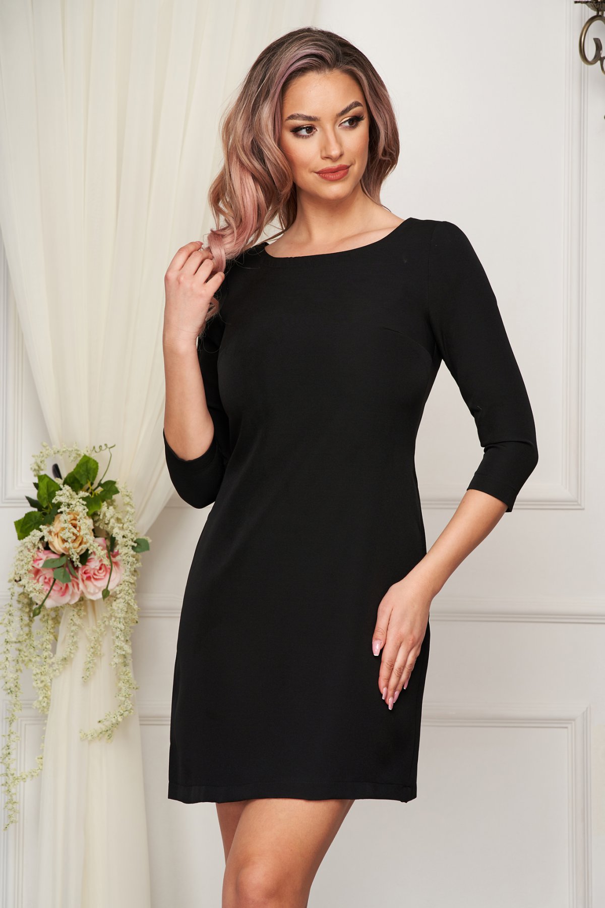 Rochie StarShinerS neagra eleganta scurta cu un croi drept din stofa usor elastica