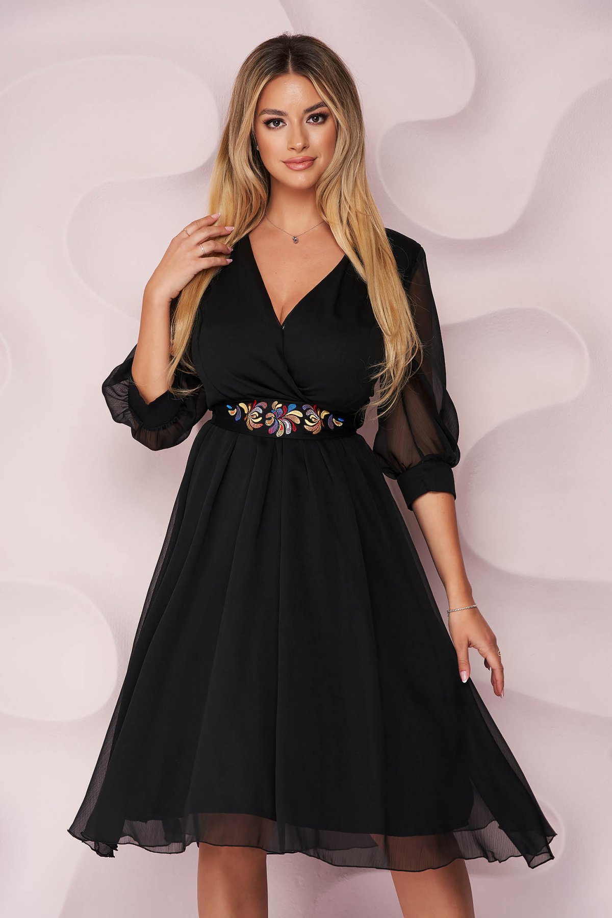 Rochie StarShinerS neagra midi in clos din voal cu aspect creponat cu cordon brodat