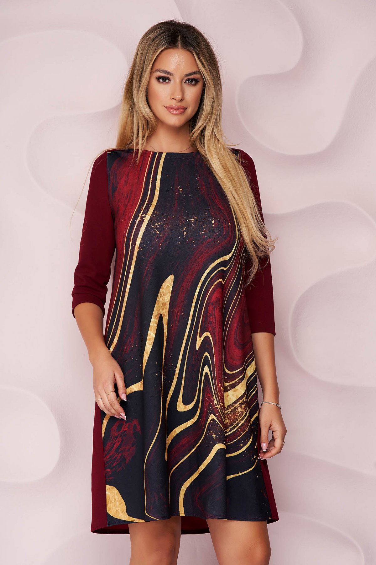 Rochie scurta bordo cu croi larg din material elastic si fluid cu o textura placuta la atingere StarShinerS