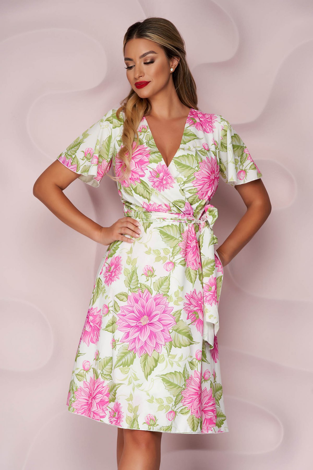 Rochie StarShinerS scurta tip capot din material fin la atingere in clos cu imprimeu floral unic