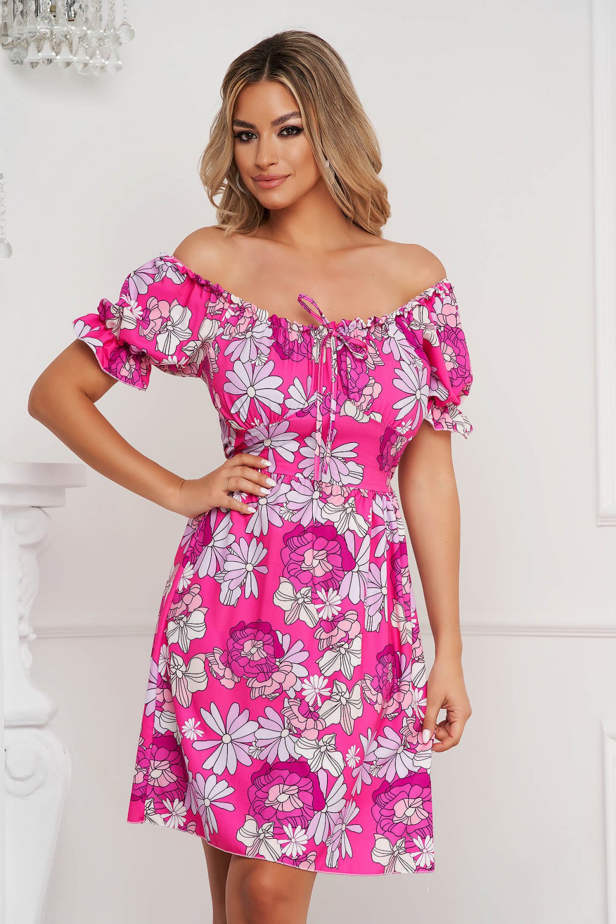 Rochie SunShine scurta in clos cu elastic in talie din material subtire texturat cu imprimeu floral