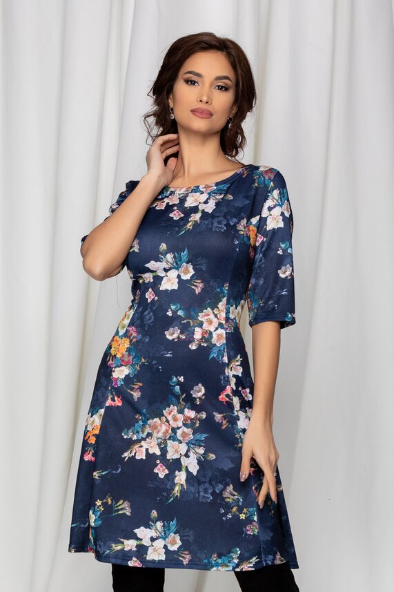 Rochie bleumarin de zi cu decolteu oval si imprimeu floral cu maneci scurte   Giulia