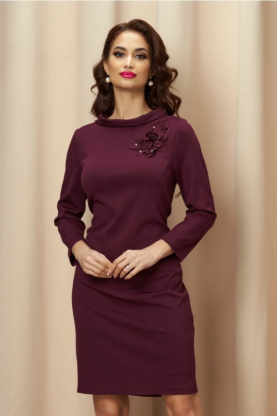 Rochie de seara bordo eleganta accesorizata cu o floare 3d  Dariana