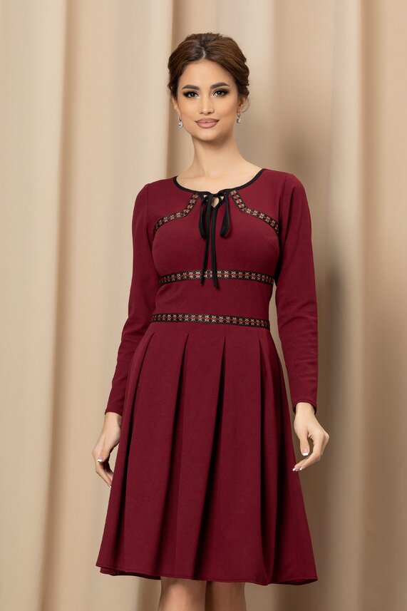 Rochie bordo eleganta cu broderie     Moze