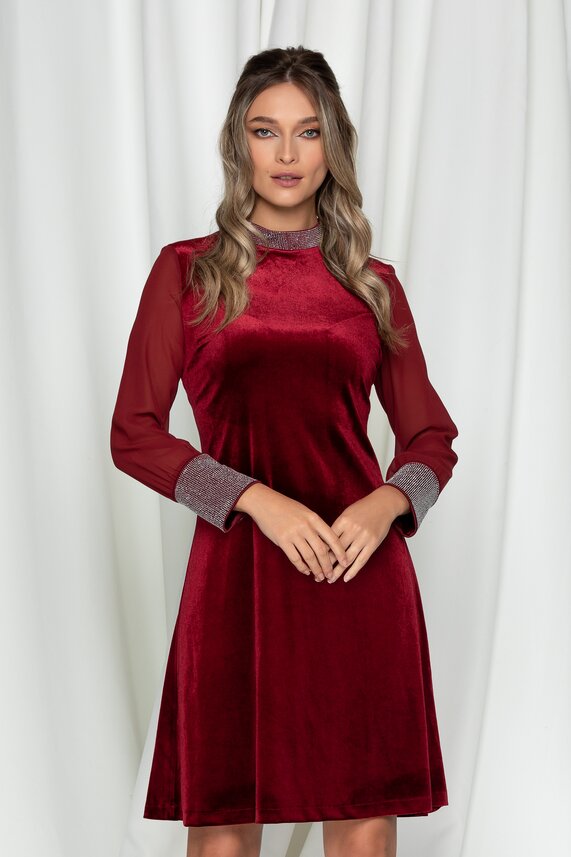 Rochie bordo eleganta cu decolteu oval     Mira