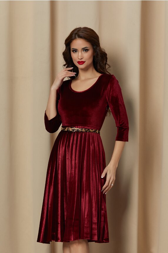 Rochie de seara din catifea bordo eleganta cu decolteu oval si pliuri Olivia