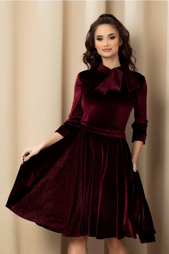 Rochie de seara bordo eleganta din catifea cu maneci trei sferturi si croi in clos MBG