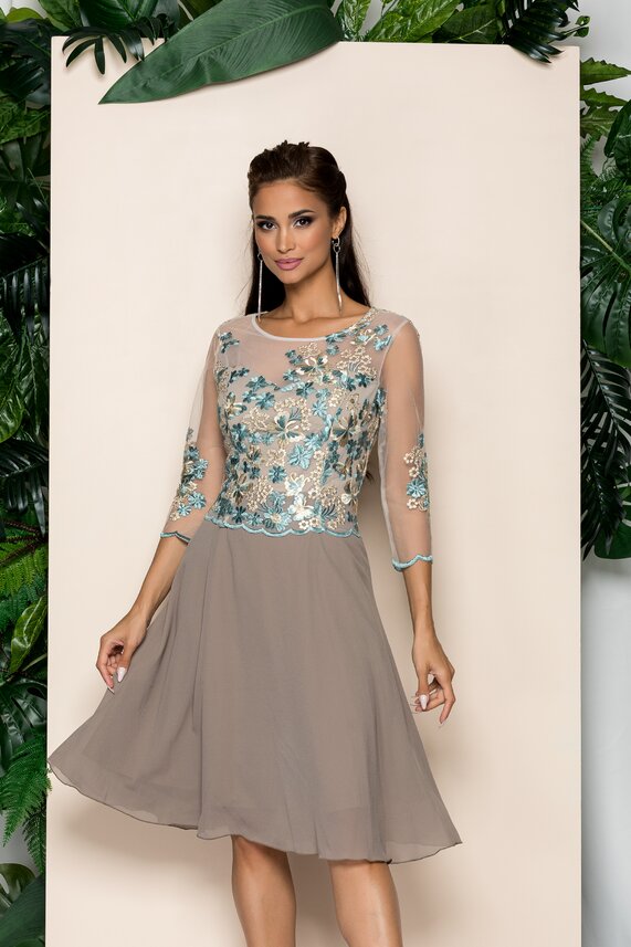 Rochie de soacra kaki eleganta cocheta in clos cu broderie florala si bust din tulle Iarina