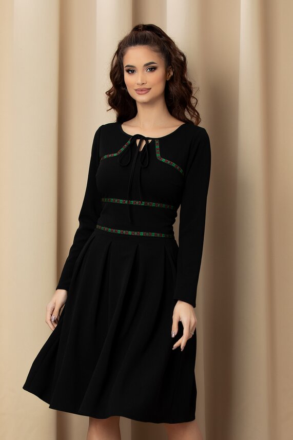 Rochie neagra eleganta cu broderie     Moze