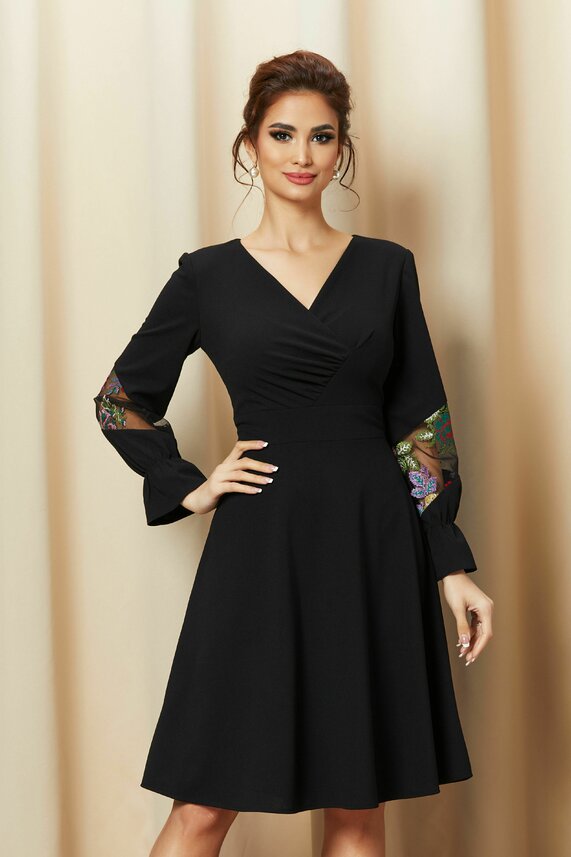 Rochie neagra eleganta cu broderie si maneci    Moze