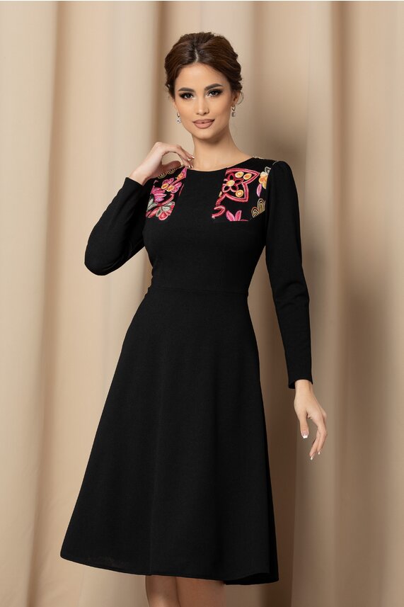 Rochie neagra eleganta cu decolteu oval     Moze