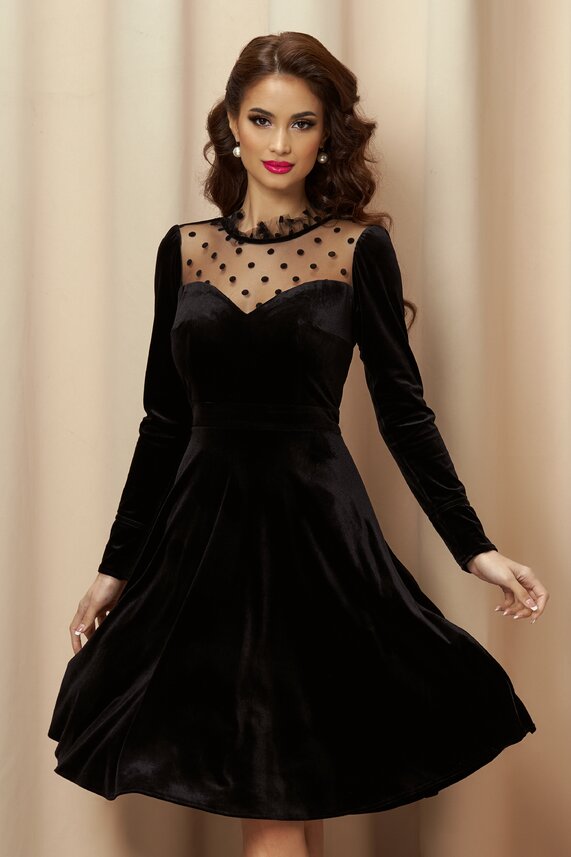 Rochie neagra eleganta din catifea cu tull si decolteu in forma de inima Moze