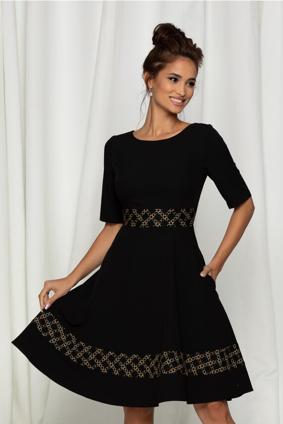 Rochie neagra in clos      Mirena