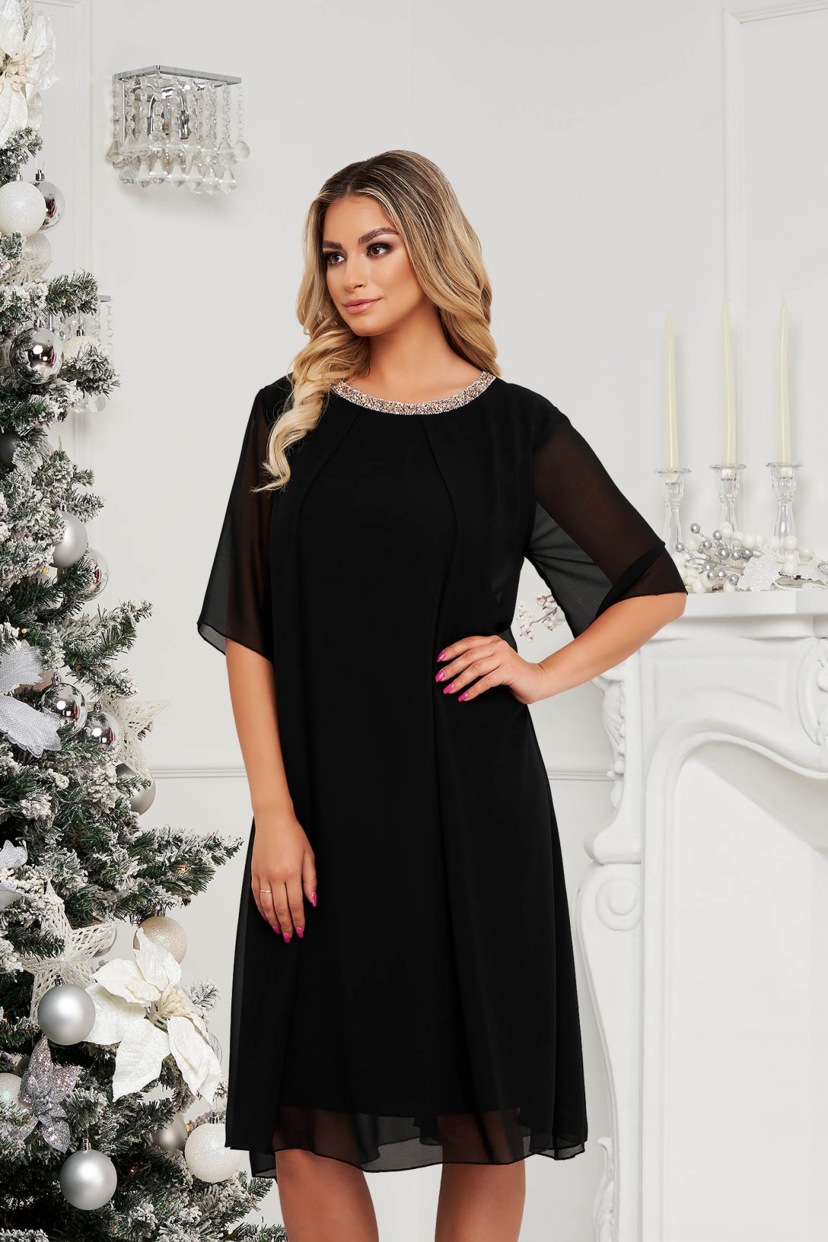 Rochie neagra midi de ocazie cu croi larg din voal cu aplicatii cu pietre strass