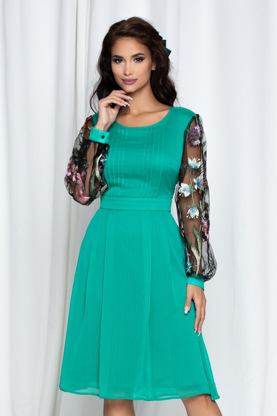 Rochie de seara verde eleganta cu broderie florala si maneci lungi lejere Malena