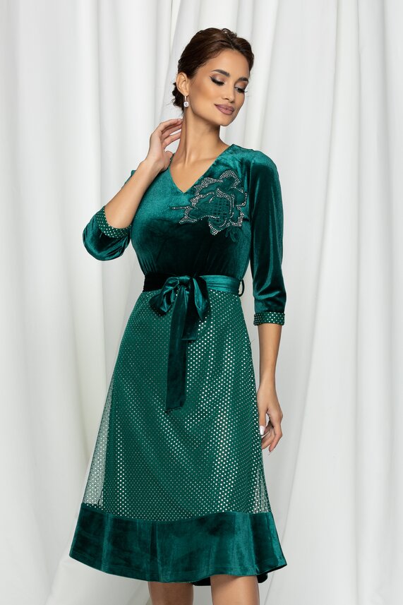 Rochie de seara verde eleganta midi din catifea cu broderie in zona bustului Anisia